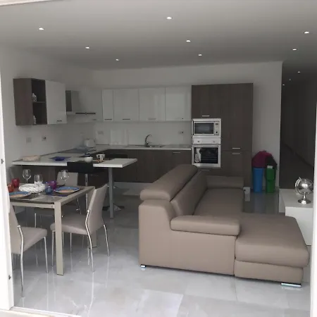 Let Me Host-blu Bay Apartment- *