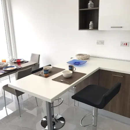 Апартаменты Let Me Host-blu Bay Apartment- Меллиеха